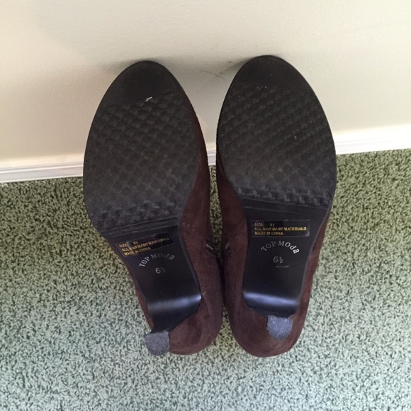 Suede knee length brown boots. - Picture 5 of 5